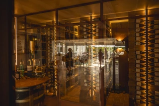 La cave du restaurant et sa sélection de vins.